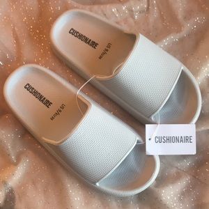Brand New Cushionaire Squishy Pillow Slide Sandals Light Gray Waterproof Comfort